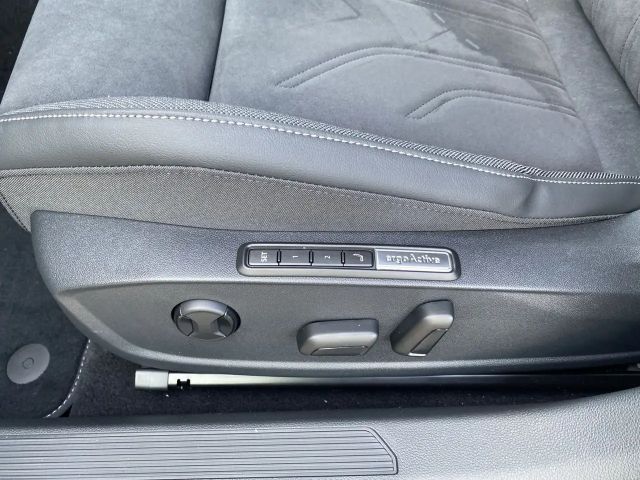 Volkswagen Golf DSG Style eHybrid