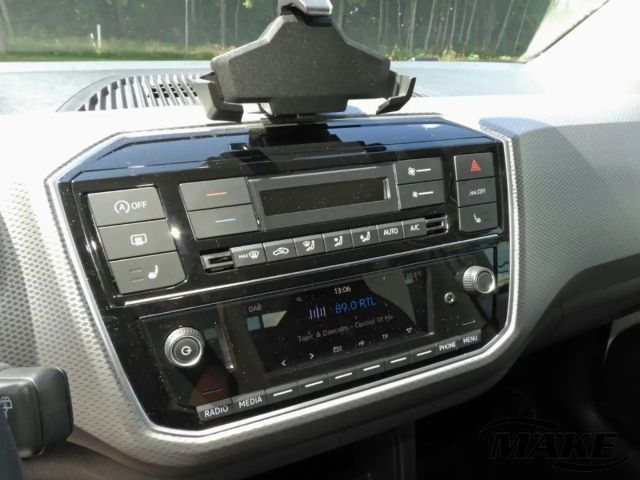 Volkswagen up! Active