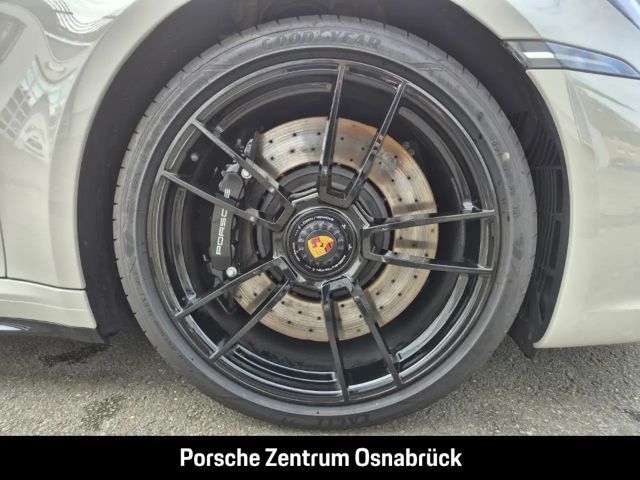 Porsche 992 4 Coupé GTS Targa