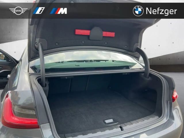 BMW 330 330e Sedan Sport Line xDrive