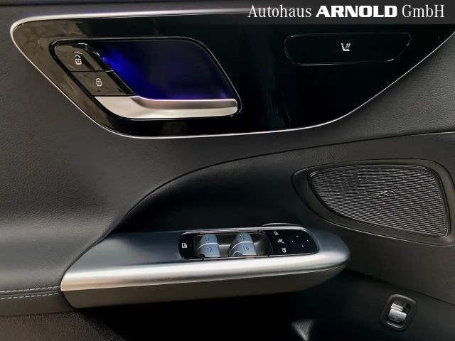 Mercedes-Benz C 200 AVANTGARDE Sedan