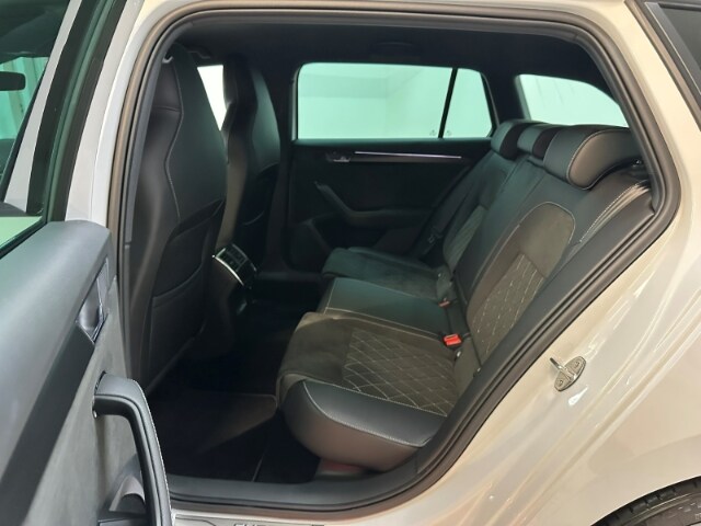 Skoda Superb 2.0 TDI Combi Sportline