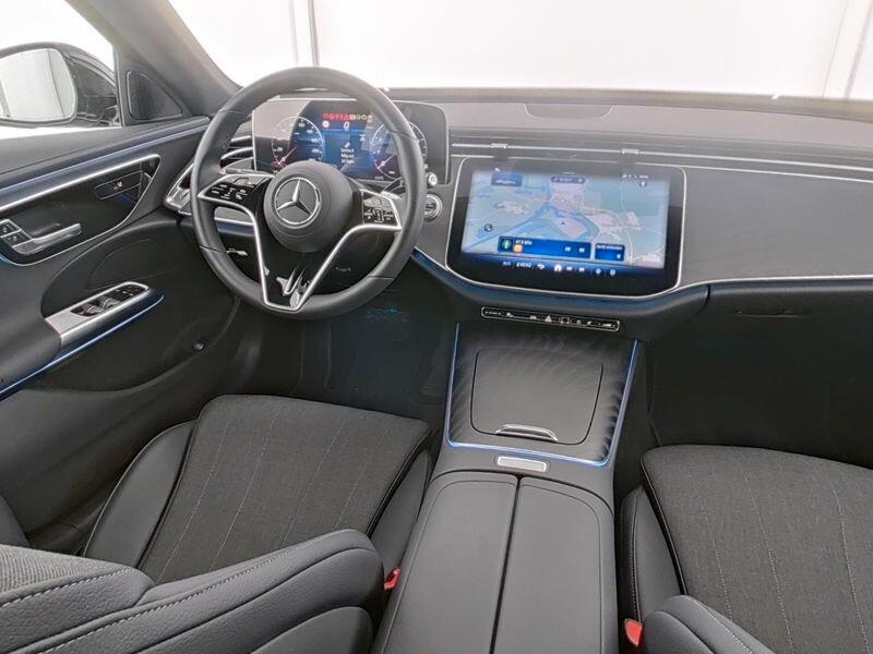 Mercedes-Benz E 200 AVANTGARDE Sedan