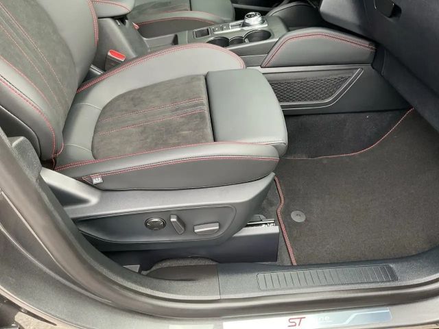 Ford Kuga Plug in Hybrid ST Line X