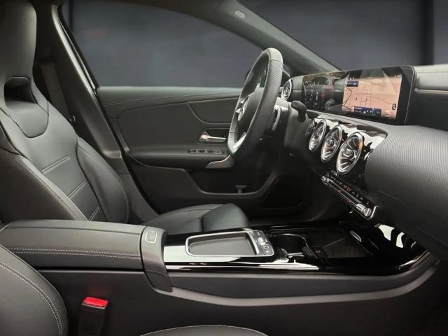 Mercedes-Benz A 220 A 220 d AMG Line