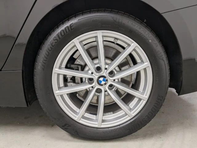 BMW 330 330e Sedan