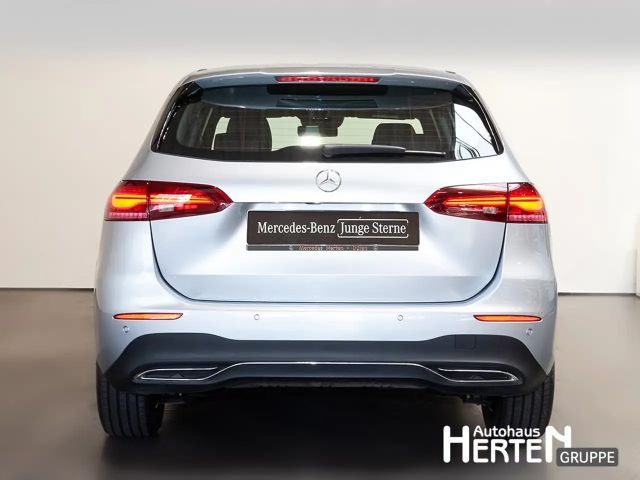 Mercedes-Benz B 200 Progressive Sedan