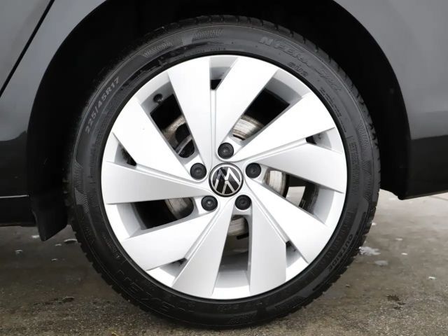 Volkswagen Golf Life Variant