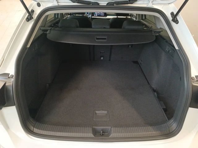 Volkswagen Golf 1.0 TSI Golf VIII Life Variant