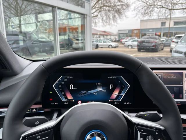 BMW i5 Sedan