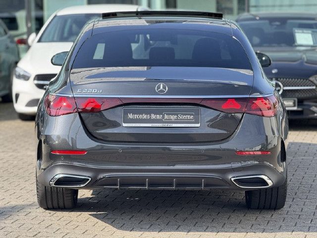 Mercedes-Benz E 220 E 220 d Sedan