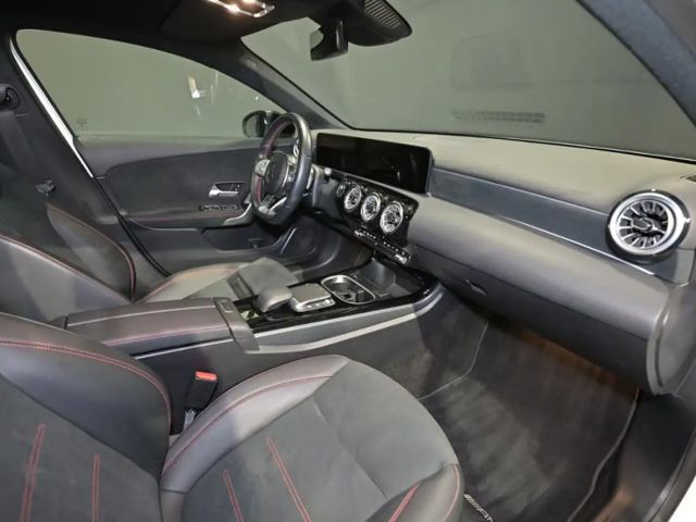 Mercedes-Benz A 250 A 250 e AMG Line