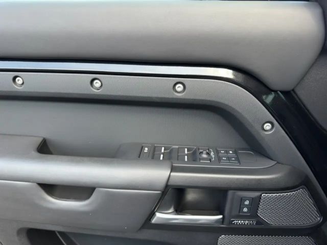 Land Rover Defender 110