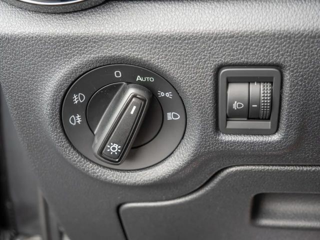 Skoda Fabia 1.0 Essence KLIMA PDC SITZHEIZUNG LED