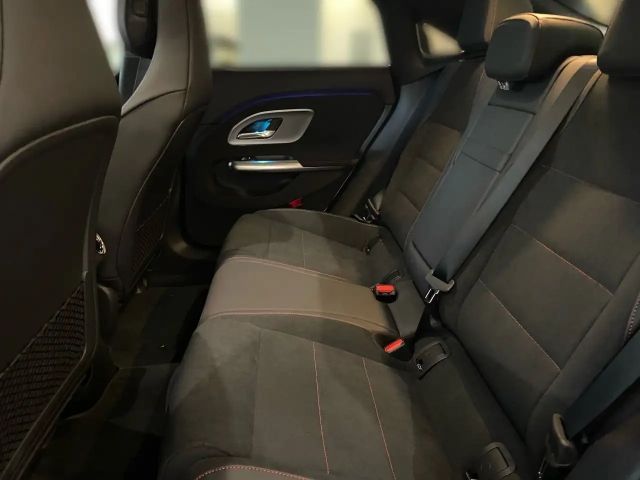 Mercedes-Benz CLA 350 4MATIC AMG Line