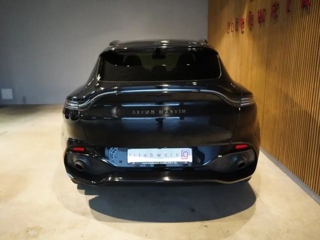Aston Martin DBX V8