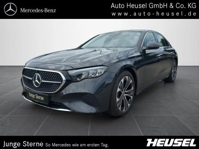 Mercedes-Benz E 200 AVANTGARDE Sedan