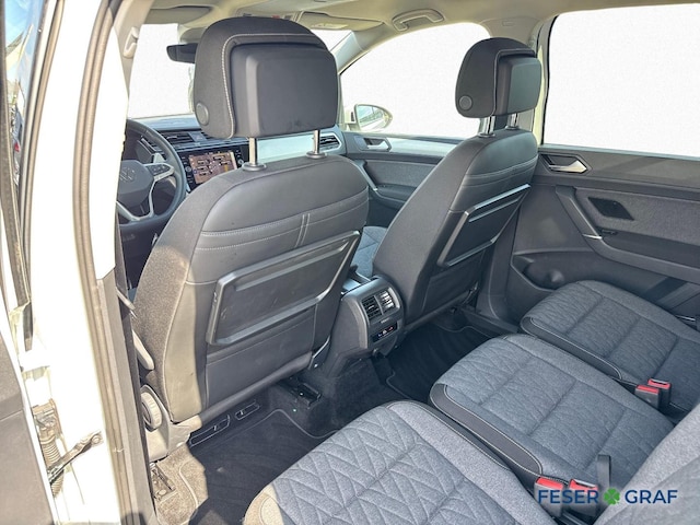 Volkswagen Touran 1.5 TSI IQ.Drive R-Line