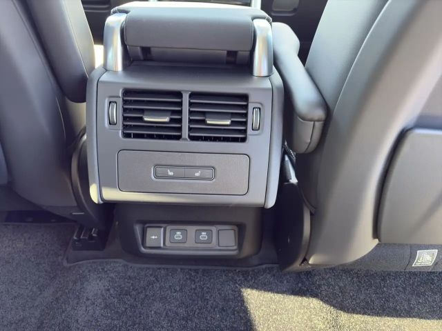 Land Rover Discovery D250 Dynamic HSE