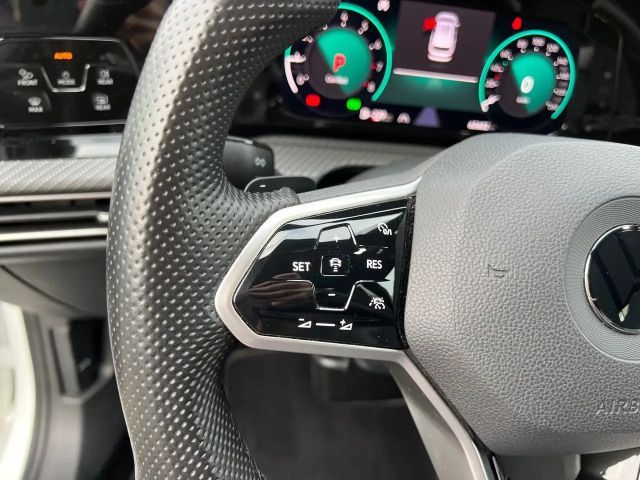 Volkswagen Golf R-Line Variant