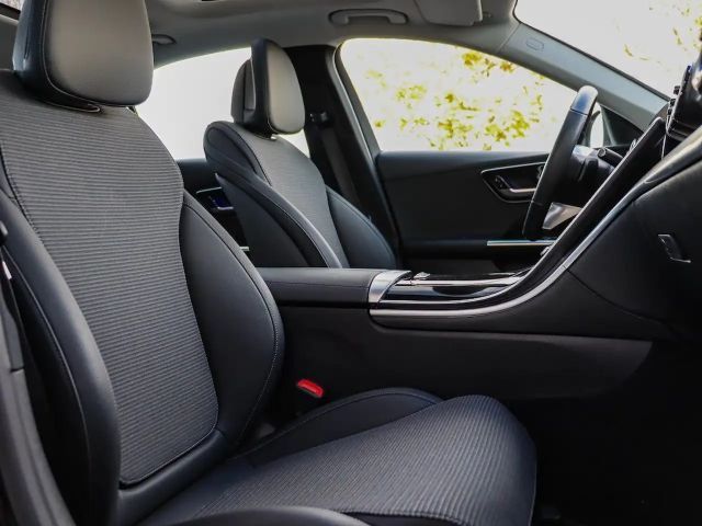 Mercedes-Benz C 200 AVANTGARDE C 200 d Sedan