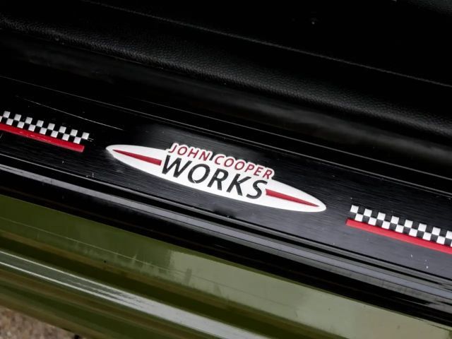 MINI John Cooper Works Cabrio John Cooper Works Individual Urban Green Foliert