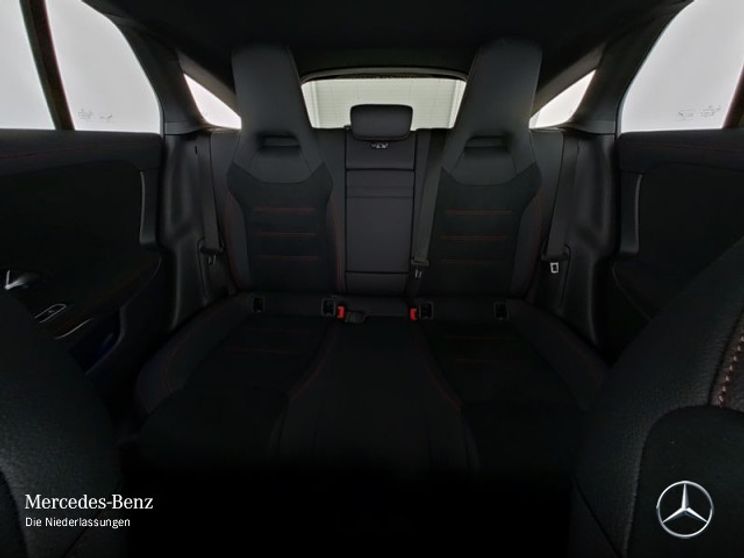 Mercedes-Benz CLA 200 AMG Line Shooting Brake