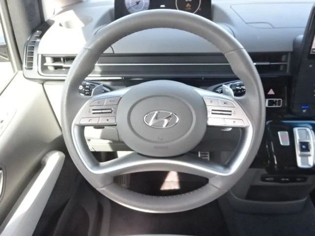 Hyundai Staria Signature