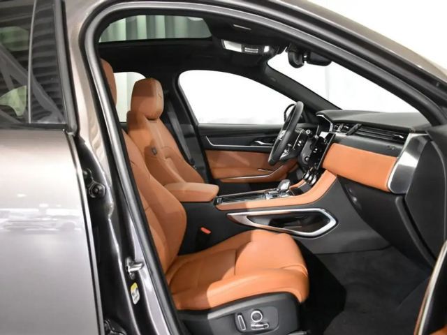 Jaguar F-Pace AWD P250 R-Dynamic