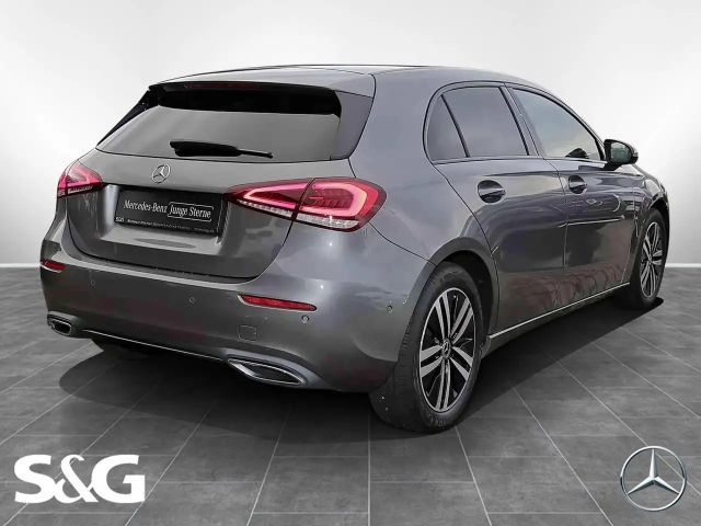 Mercedes-Benz A 180 NIGHT PAKET+CARPLAY+SPURHALTE+MBUX+17 ZOLL