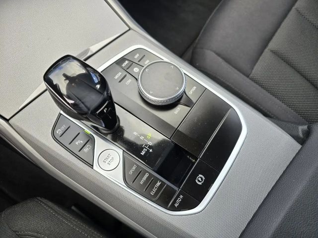 BMW 330 330e Touring