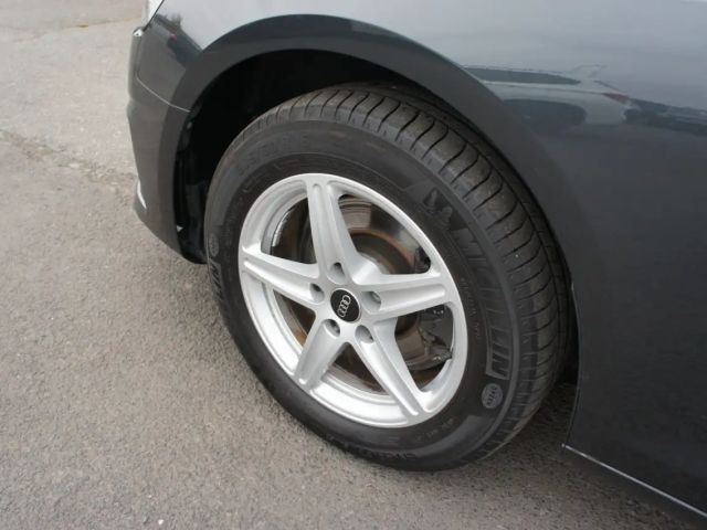 Audi A4 30 TDI Avant