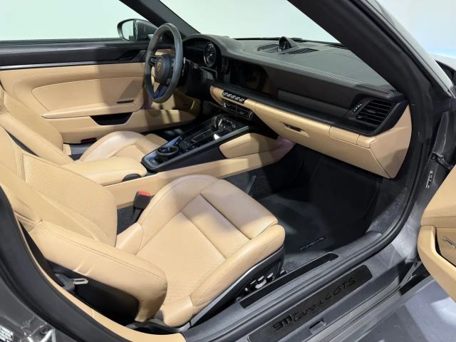 Porsche 911 4 Cabrio GTS Targa