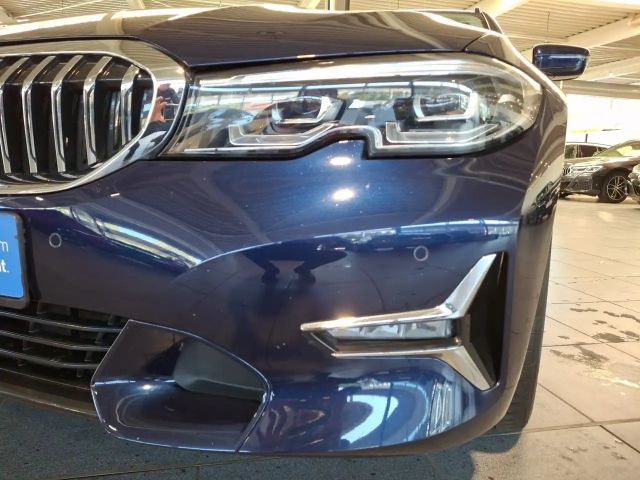 BMW 320 320d Luxury Line Touring xDrive