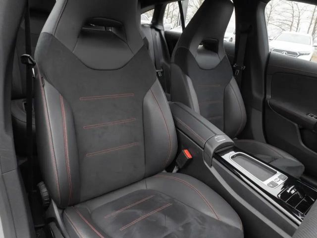Mercedes-Benz CLA 200 AMG Line Shooting Brake