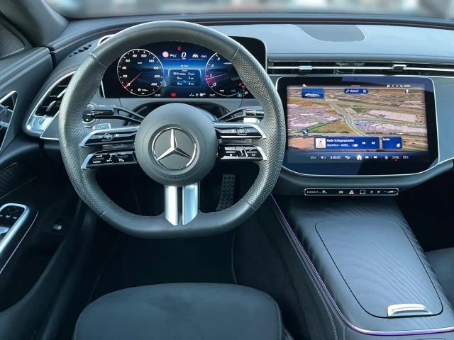 Mercedes-Benz E 200 AMG Line Sedan