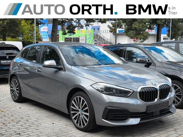 BMW 120 120i Sedan