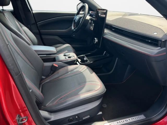 Ford Mustang Mach-E 75 kWh AWD