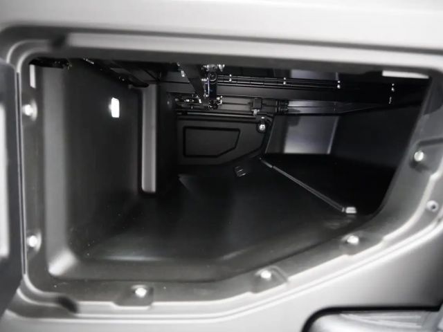 Land Rover Defender 3.0 Dynamic SE