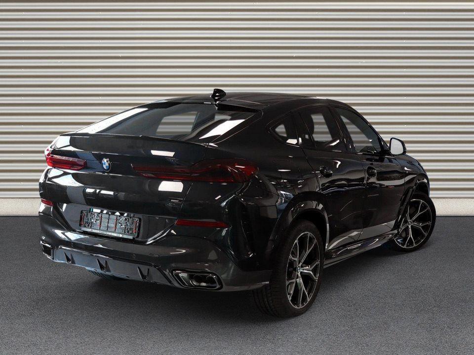 BMW X6 M50i