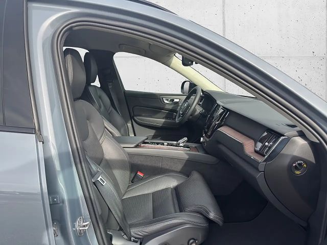 Volvo XC60 AWD Dark Plus