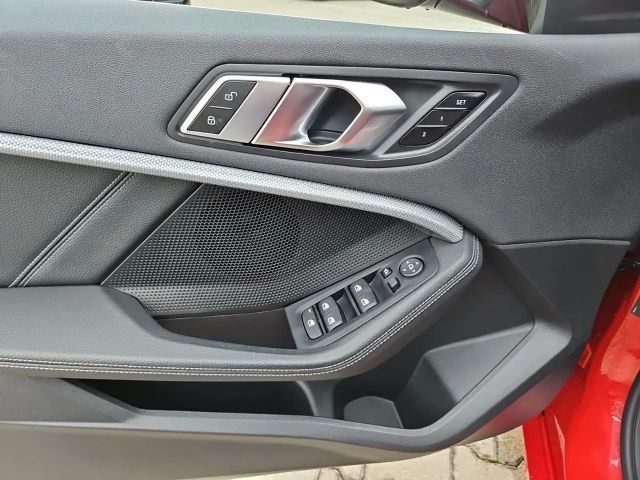 BMW 120 120d Luxury Line Sedan xDrive