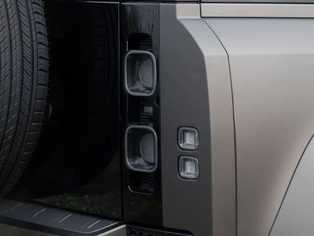 Land Rover Defender 110