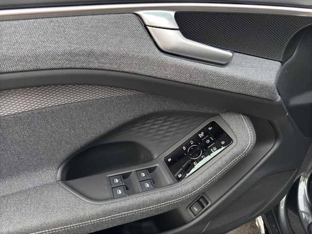 Audi A6 Avant Quattro S-Tronic