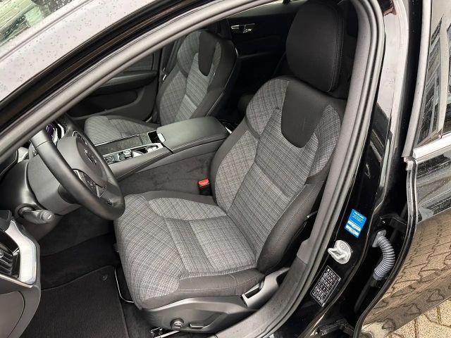 Volvo V60 AWD Core Recharge T6