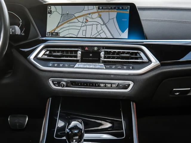 BMW X5 M50i