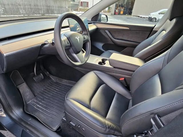 Tesla Model Y AWD Performance