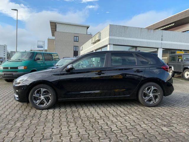 Hyundai i30 Lim, AUTOM.,Klimaaut., Navig., LED, 8 x Alu