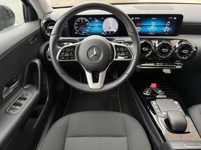 Mercedes-Benz A 180 A 180 d