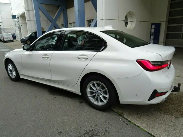 BMW 320 320i Sedan Sport Line